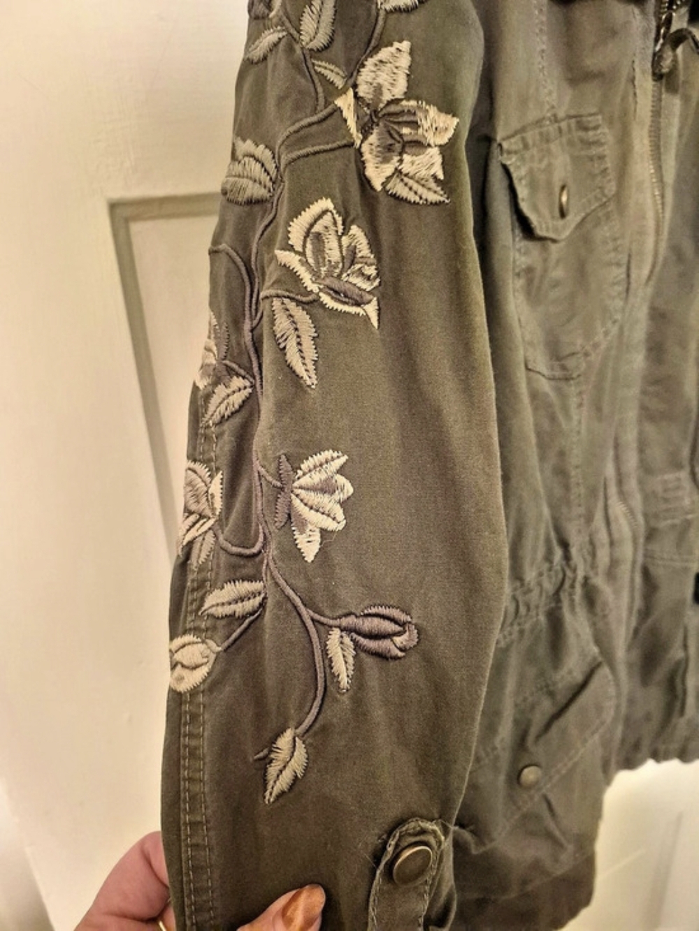 Ashley By 26 International Embroidered Utility Jacket Olive M 18.5” PTP - Picture 4 of 10